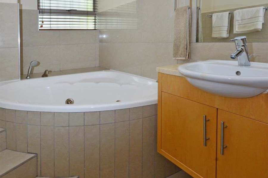 To Let 2 Bedroom Property for Rent in Sea Point Western Cape